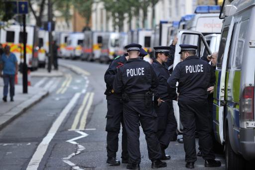 Polizisten bereiten sich auf die Nacht in Westminster (London) vor