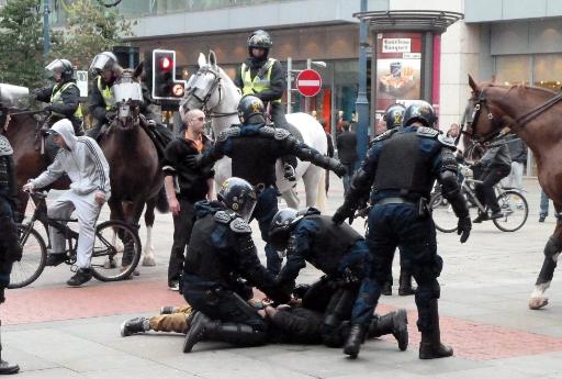 Festnahme nach Krawallen im Zentrum von Manchester (9.8.2011)