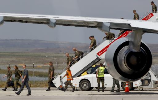 Nato-Soldaten landen in Pristina, Kosovo