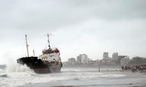 Das panamaische Handelsschiff MV Pavit vor der Küste Mumbais