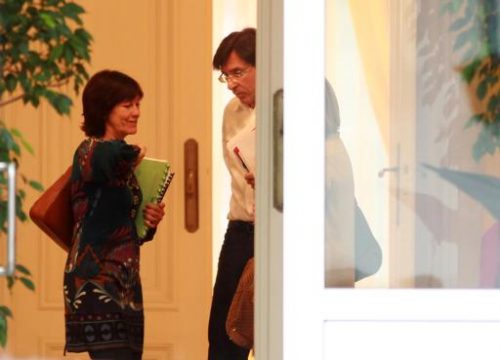 Laurette Onkelinx und Elio Di Rupo nach dem Treffen der acht Parteien am Montag