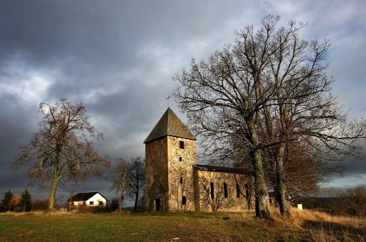 Die Kirche von Wollseifen auf dem Gelände Vogelsang