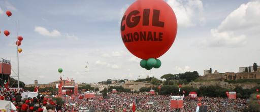 Italiens größte Gewerkschaft CGIL ruft erneut zum Streik auf (Bild: Streik im Circus Maximus in Rom, 4. April 2009)