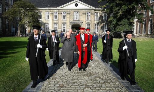 Der ehemalige Rektor der KU Leuven Marc Vervenne (re.) und Kardinal Godfried Danneels (li.) bei der Eröffnungsfeier des akademischen Jahres 2008-09