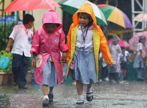 Taifun "Nesat": Heftige Regenfälle über den Philippinen