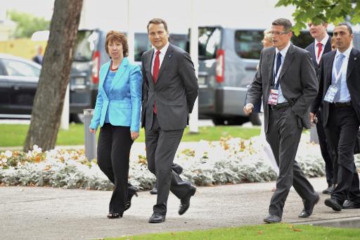 Polens Außenminister Radoslaw Sikorski und EU-Außenbeauftragte Catherine Ashton vor dem Treffen im Ostseebad Zoppot (2. September)