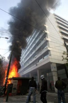 "Athen brennt", steht heute auf Seite 1 von Het Belang van Limburg