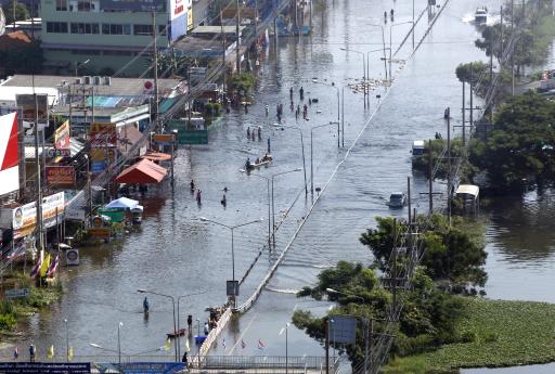 Überflutete Straßen im Norden von Bangkok (25.10.)