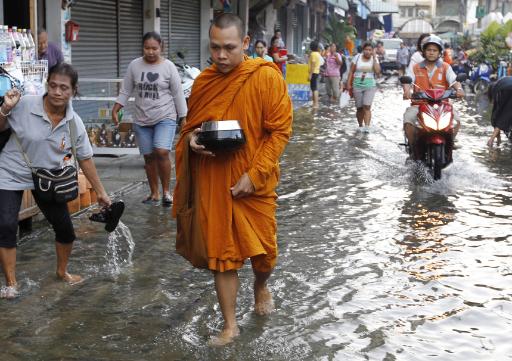 Straßen in Bagkok unter Wasser