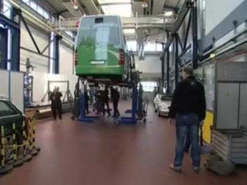 Vorstellung: Elektrobus nimmt Fahrt auf