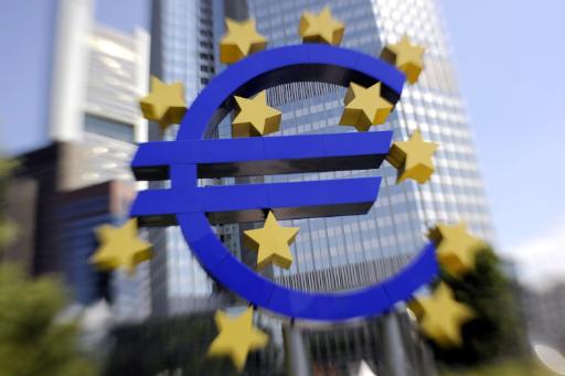 Euro-Zeichen vor dem Sitz der Europäischen Zentralbank EZB in Frankfurt