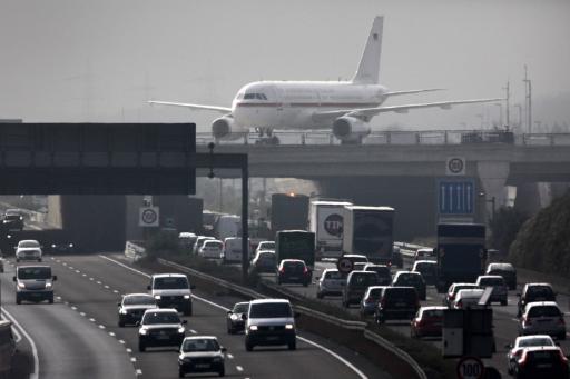 Frankfurt: Neue Startbahn über der Autobahn