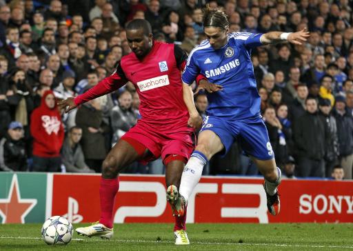 Genk (hier Khaleem Hyland) geht gegen Torres' FC Chelsea unter