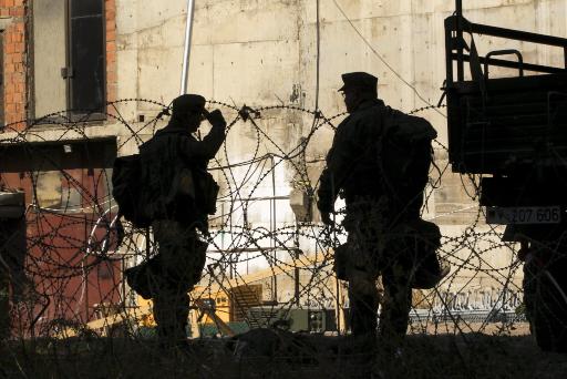 Nato-Soldaten vor einer Straßensperre in Mitrovica (3. Oktober)