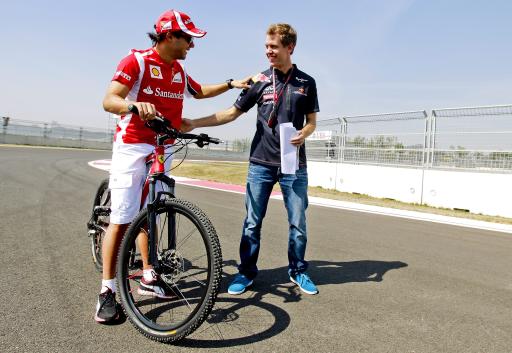 Sehen sich die Strecke von Yeongam an: Felipe Massa und Weltmeister Vettel