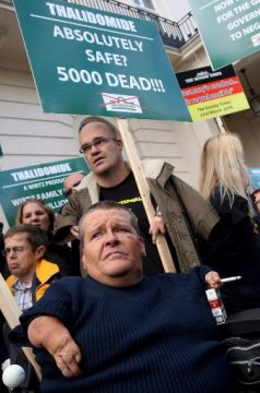 Thalidomid-Opfer streiken in London (3.10.2008)