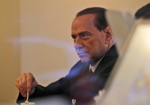 Kaffeepause: Silvio Berlusconi in Mailand (22.11.)