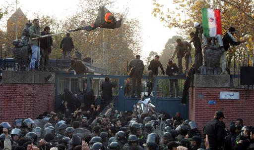 Iranische Studenten erstürmen das britische Botschaftsgebäude (29.11.)