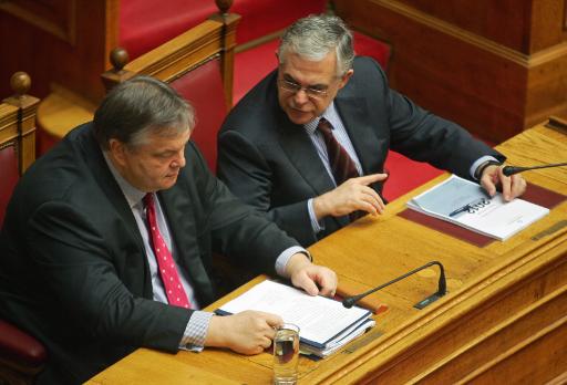 Griechenlands Finanzminister Evangelos Venizelos mit Ministerpräsident Lucas Papademos