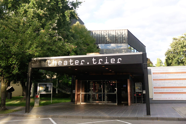 Theater Trier: Unterschriftensammlung für den Erhalt überreicht
