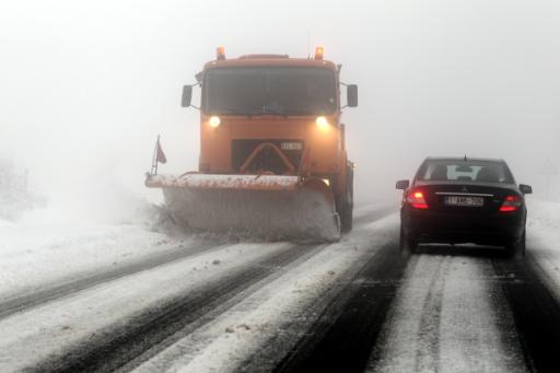 Schneepflug auf Baraque Michel: Die Räumdienste haben dieses Wochenende ordentlich zu tun