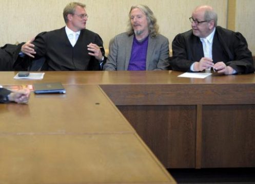 Wolfgang Beltracchi mit seinen Anwälten (27.10.)