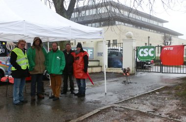 Streikposten vor dem BRF-Funkhaus in Eupen