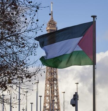 Paris: Flagge der Palästinenser weht vor dem Eiffel-Turm