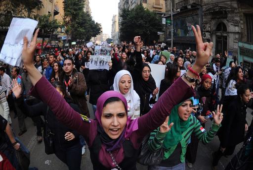 Mehrere Tausend Frauen protestieren gegen die Übergriffe des Militärs (Kairo, 20. Dezember)