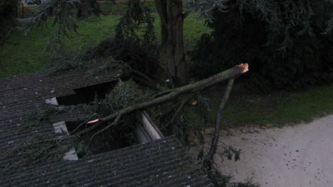 Dachschäden auch in Flandern