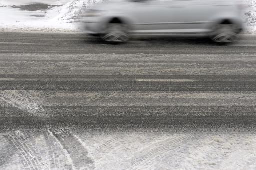 Schneefall sorgt für schwierige Straßenverhältnisse