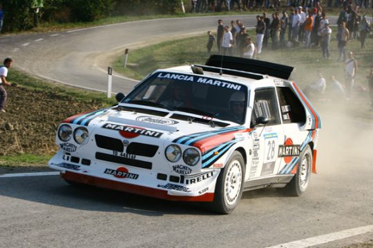 Als Vorausfahrzeug dabei: Lancia Delta S4 Gr. B