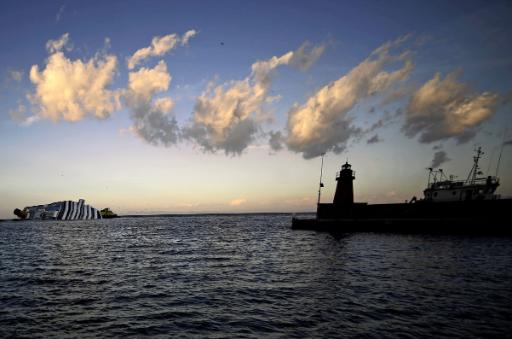 Wind erschwert Sucharbeiten an "Costa Concordia"