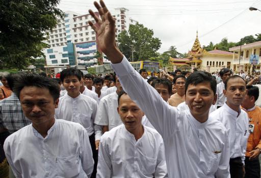 Min Ko Naing (rechts) freigelassen - Bild vom 19. Juli 2007