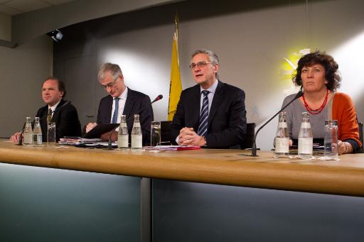 Philippe Muyters (NV-A), Geert Bourgeois (NV-A), Kris Peeters (CD&V) und Ingrid Lieten (sp.a) im flämischen Parlament
