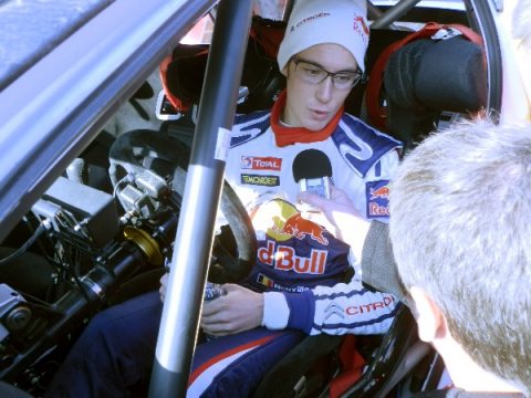 Mittwochmittag: Thierry Neuville gibt Interviews