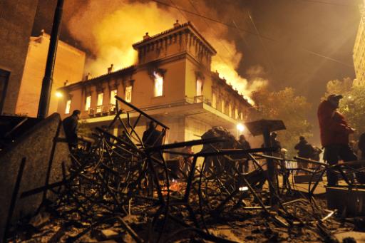 De Standaard: "Athen brennt"