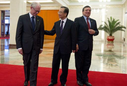 EU-Ratspräsident Herman Van Rompuy und Kommissionspräsident José Manuel Barroso mit Chinas Regierungschef Wen Jiabao