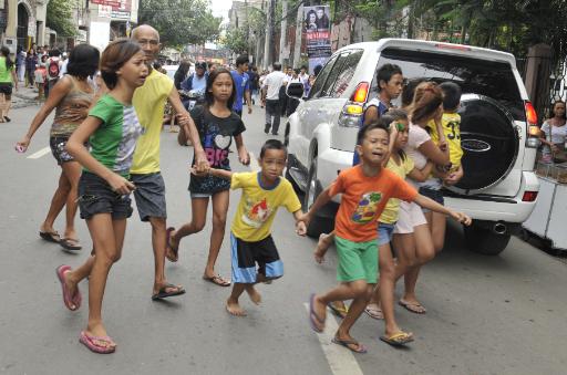 Panik in den Straßen von Cebu Stadt nach dem Erdbeben der Stärke 6,7 bis 6,9