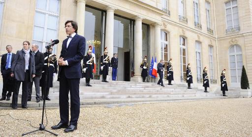 Elio Di Rupo vor dem Elysée-Palast in Paris