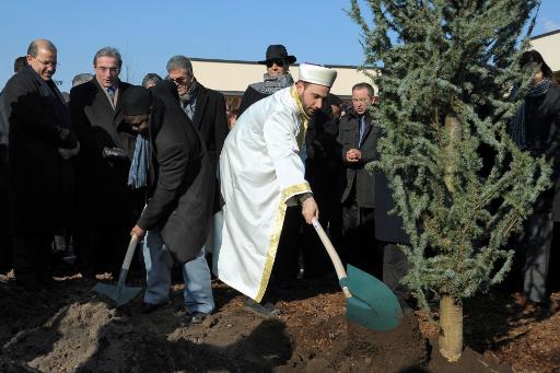 Straßburg: Während der Einweihung des muslimischen Friedhofs wird ein Baum gepflanzt