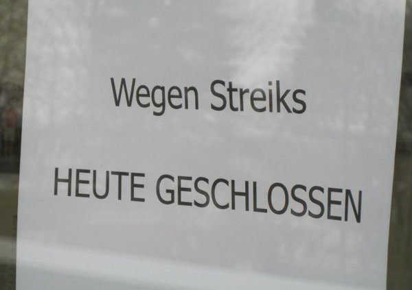 Wegen Streiks heute geschlossen - Illustrationsbild