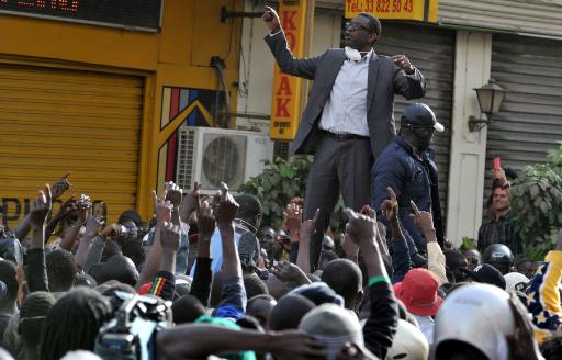 Der senegalesische Sänger und Oppositionspolitiker Youssou N'Dour bei einer Demonstration in Dakar