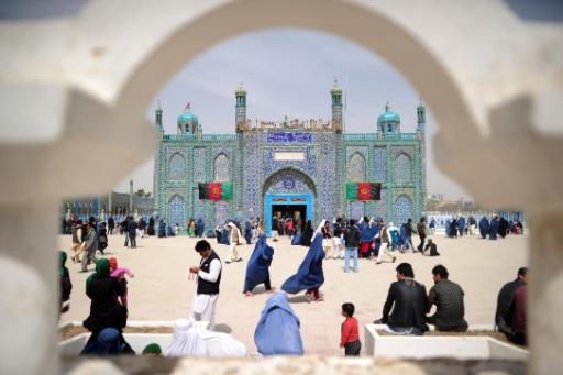 Vor dem Freitagsgebet in Mazar-i Sharif (23. März)