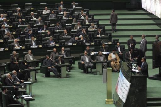 Mahmud Ahmadinedschad im Parlament