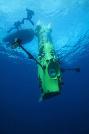 James Cameron in seinem U-Boot, der "Deepsea Challenger" (4.3.)