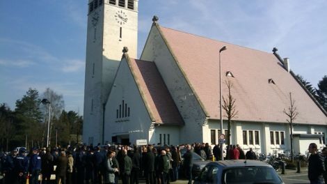 Beisetzungsfeier in Lommel für eines der Opfer des Busunglücks in Sierre