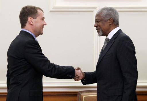 Der russische Präsident Dmitri Medwedew und der Syrienberater Kofi Annan