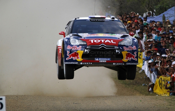 Rallye Mexiko: Loeb fliegt dem Sieg entgegen