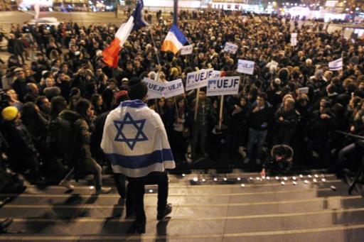 Demonstration von mehreren tausend Trauernden in Paris am Montagabend